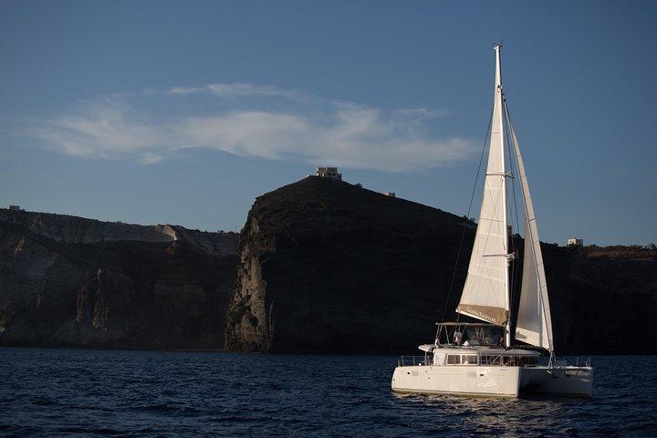 Santorini All-inclusive Catamaran Cruise with Thirassia Stop
