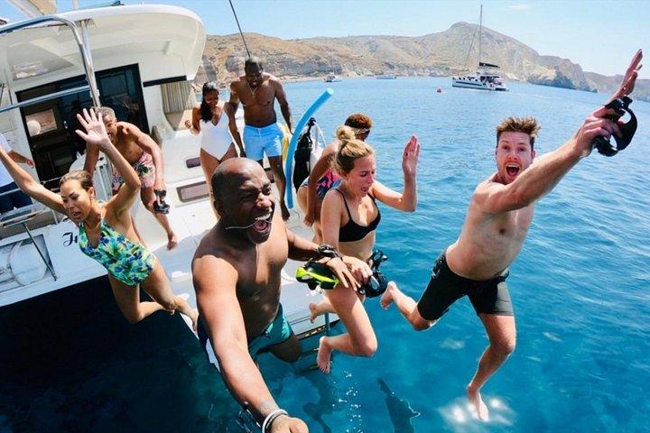 Santorini All-inclusive Catamaran Cruise with Thirassia Stop