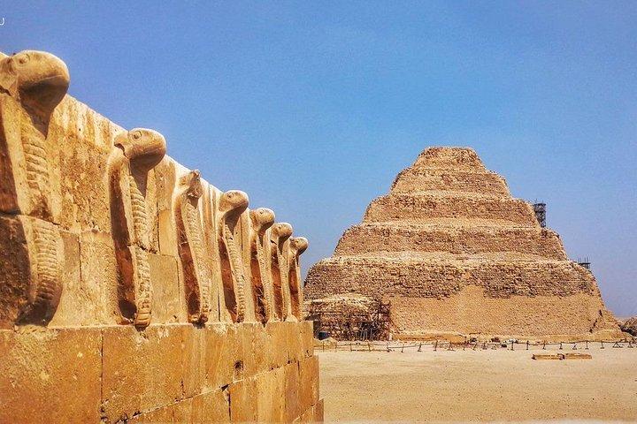 Private Guided Tour to Giza pyramids, Sphinx, Saqqara and Memphis + Lunch