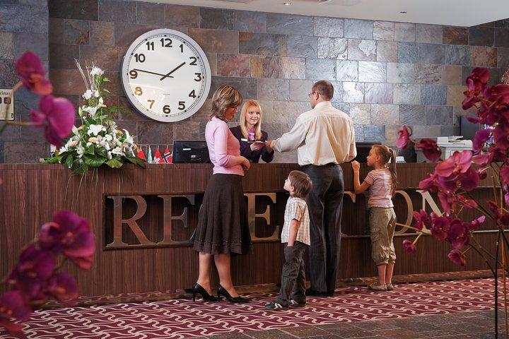 Anaheim Resort: Private Transfers To or From Hollywood, CA.