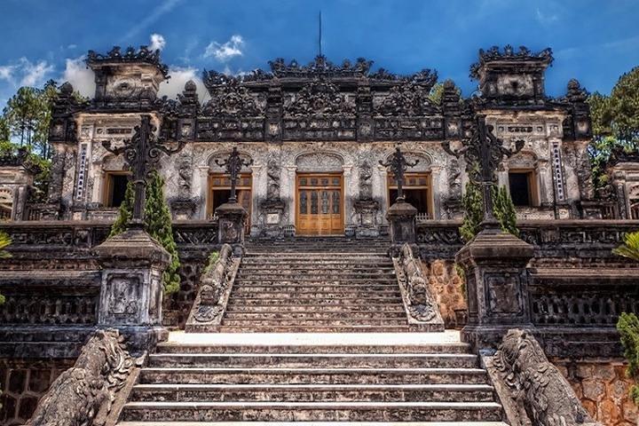 Chan May Port to Hue, Hoi An or Golden Hand Bridge of Bana Hills