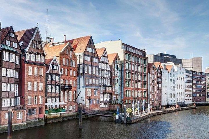 Arrival Transfer: Airport HAM to Hamburg by Business Car
