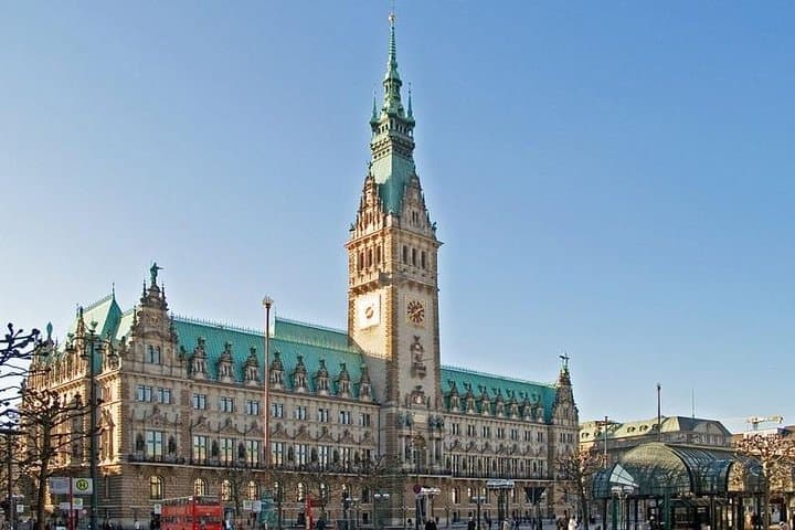 Airport Transfer: Hamburg Airport HAM to Hamburg by Luxury Van