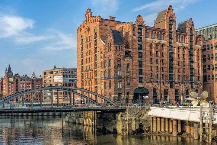 Arrival Transfer: Airport HAM to Hamburg by Business Car
