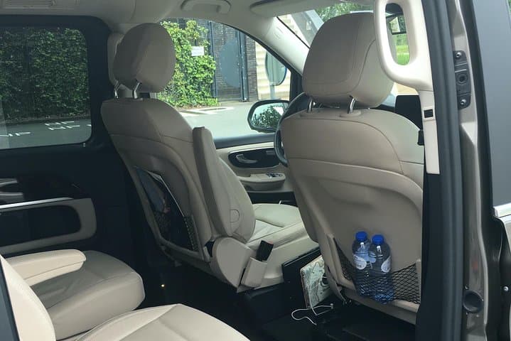 Private transfer between Rotterdam - Amsterdam (incl. Schiphol airport)