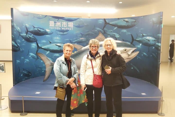 Tuna auction at Toyosu Market with qualified guide and early morning tour of Tsukiji Outer Market