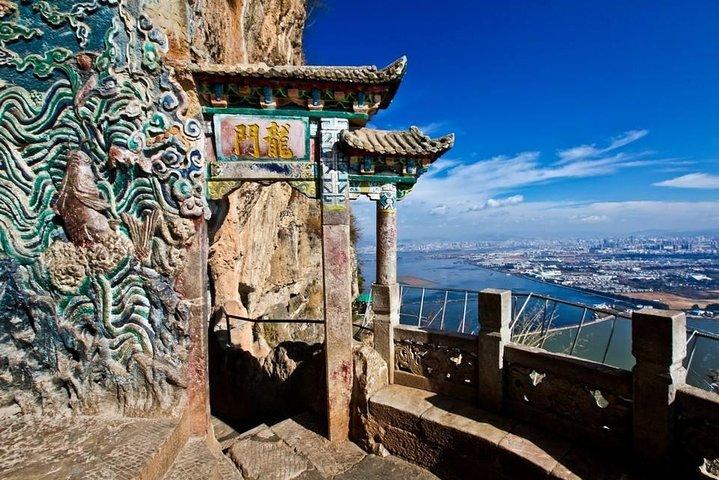 1-Day Private Tour:Stone Forest and Western Hill(Dragon Gate) from Kunming