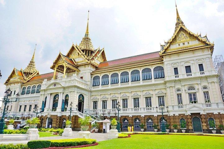 Grand Palace Glory and Emerald Buddha : Half Day Tour in Bangkok