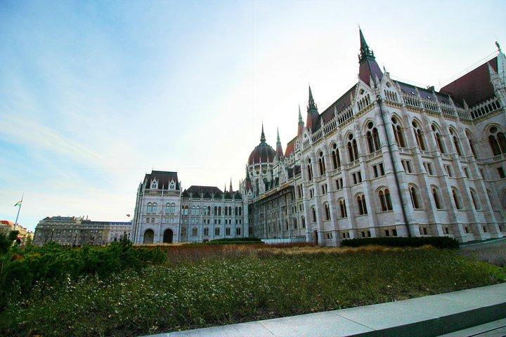 Budapest Greatest Hits - Half Day Private Tour By Car with Lunch
