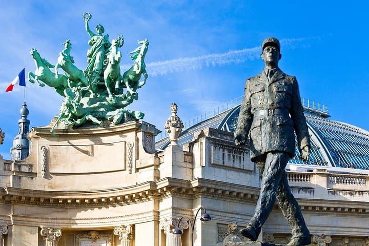 Half-Day Private Guided Walking Historic WW2 Tour of Paris