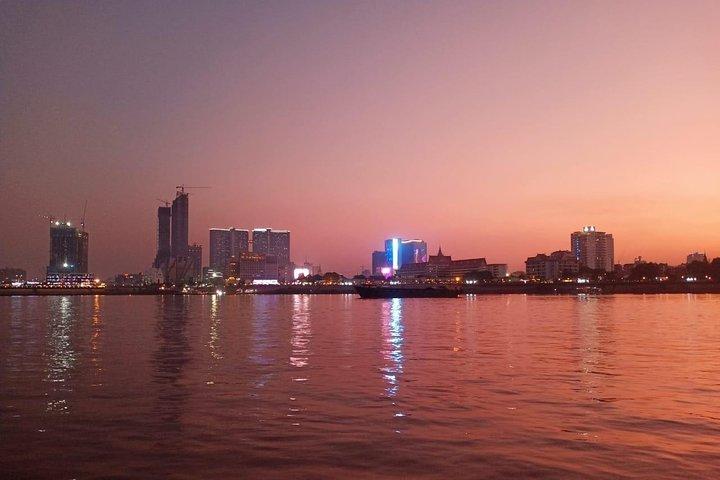 Phnom Penh Private 3-Day Tour Udong Hill and Sunset Cruise