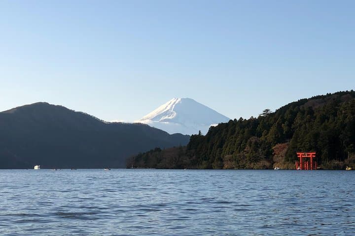 Hakone Private Two Day Tour from Tokyo with Overnight Stay in Ryokan