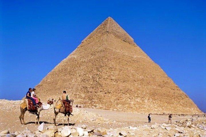 Egyptian Museum and Pyramids of Giza Private Tour from Cairo