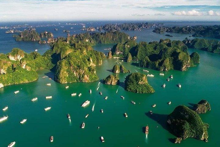 Ha Long Bay Overnight Cruise from Ha Noi