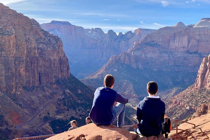 Vegas: Bryce & Zion Luxury Boutique Scenic Tour with Lunch, WiFi