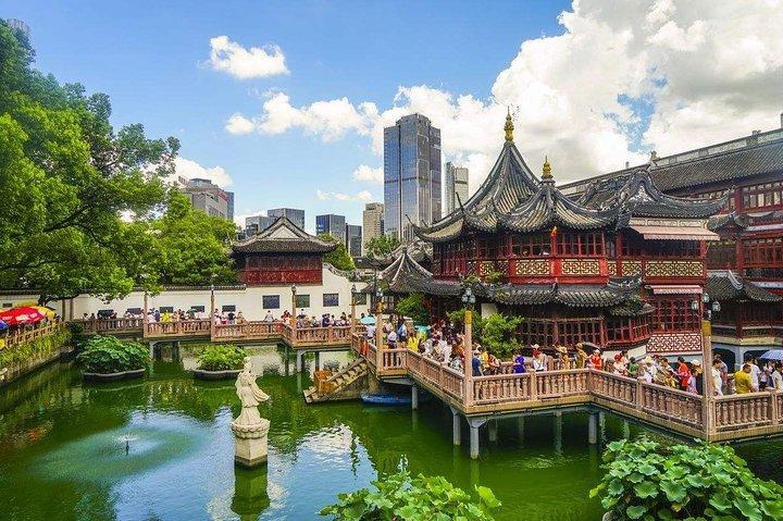 4-Hour Shanghai City Private Tailor-Made Tour with Dim sum Tasting