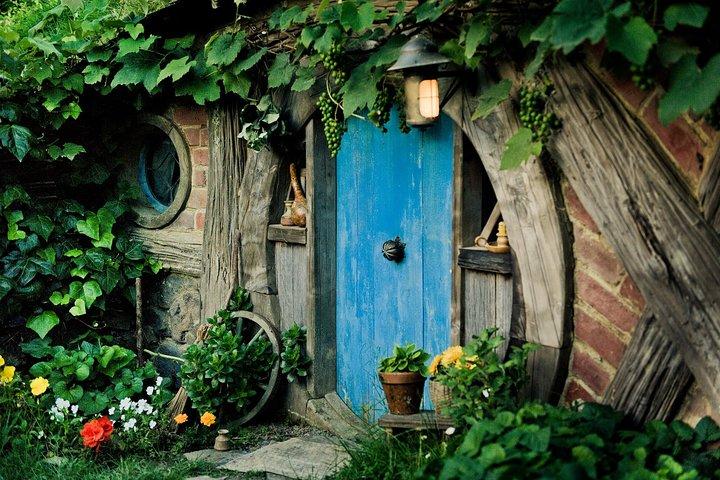 Hobbiton Movie Set Small Group Fully Guided Day Tour from Auckland