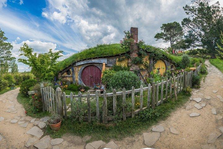Hobbiton Movie Set Small Group Fully Guided Day Tour from Auckland