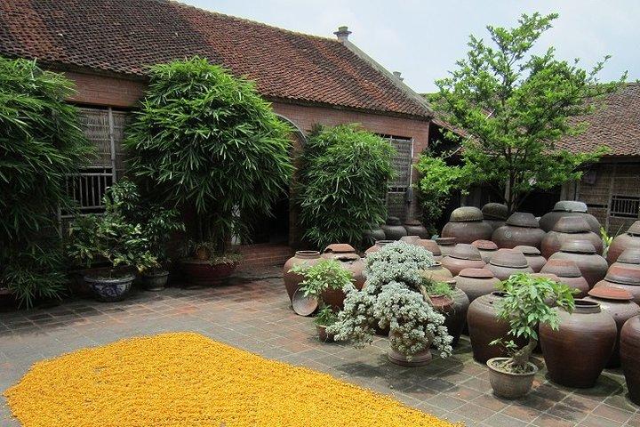 Duong Lam Ancient Village Full Day Private Tour