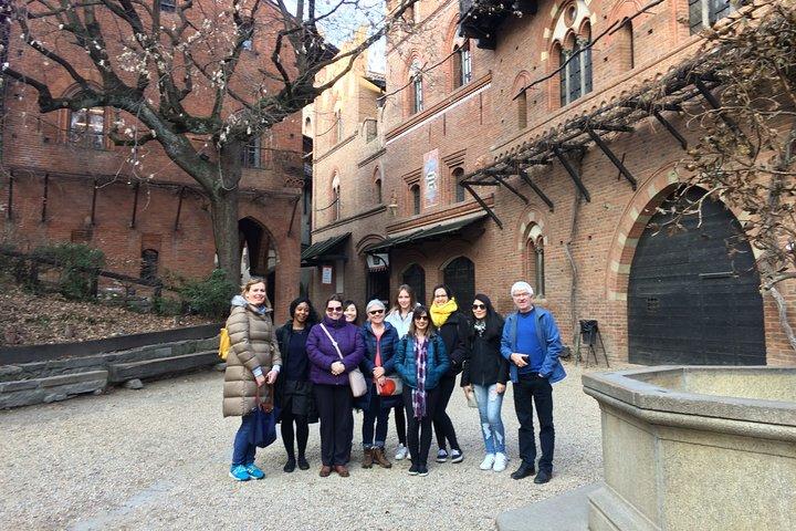Walking Tour in small groups in English