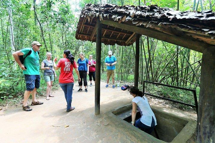 2-days Tour: Cu Chi Tunnels and 24H Hop-on, Hop-off Bus