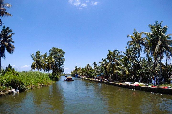 Private Alleppey Backwater Houseboat DayTour with Taxi from Kochi