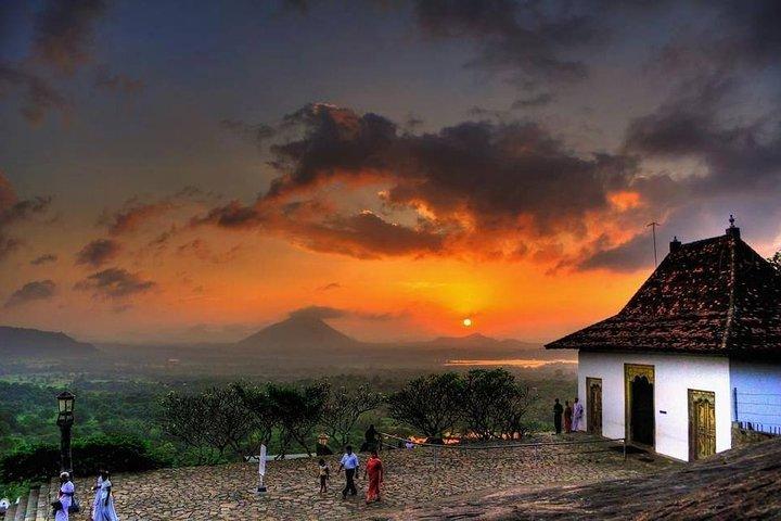 Sri lanka Airport (BIA CMB) to Pasikudha Private Transfer Pickup And Drop