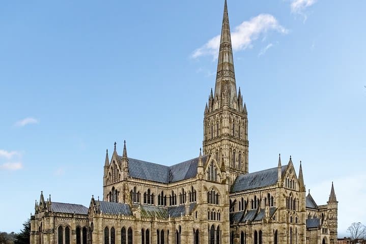 Salisbury and Stonehenge Day Tour from Southampton