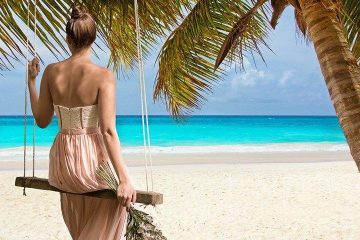 Isla Mujeres luxury catamaran with premium open bar and lunch