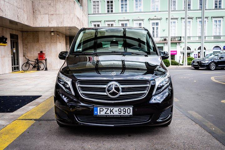 Budapest Private Airport Transfer in a Luxury Minivan