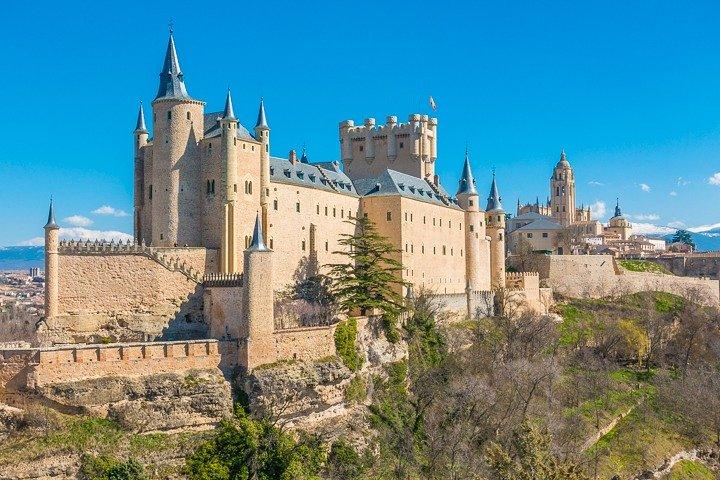 Segovia and Avila Private Tour with Lunch and Hotel Pick up from Madrid