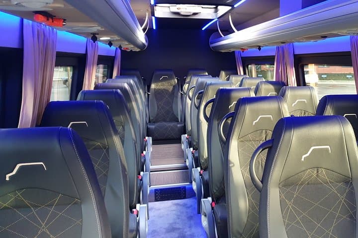 1-15 persons Taxi or Bus Transfer Airport Amsterdam to Amsterdam