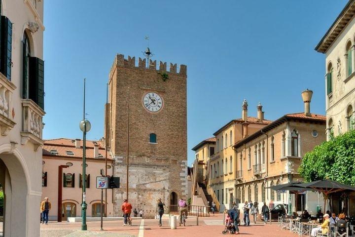 Private transfer, chauffeur service, from Mestre to Venice Marco Polo airport
