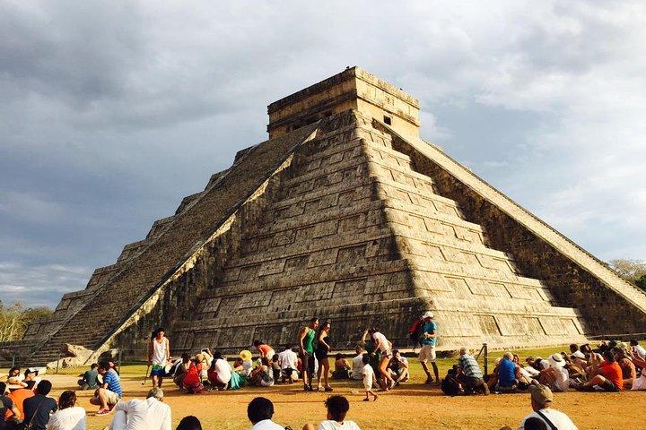 Chichen Itzá Full-Day Tour with Cenote Experience and Meals