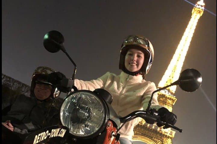 Paris Vintage Tour by Night on a Sidecar with Champagne