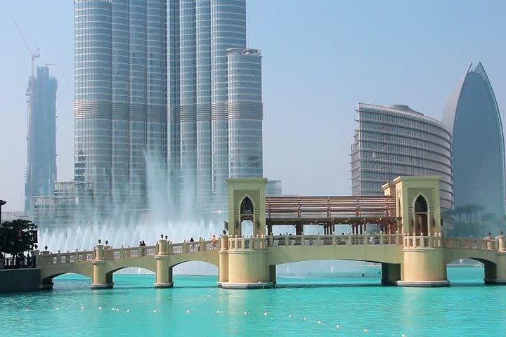Arrival Transfer: Dubai Airport DXB to Dubai in Luxury Car