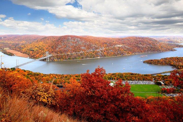 Couple's Private Hudson Valley Fall Foliage Helicopter Tour from Westchester