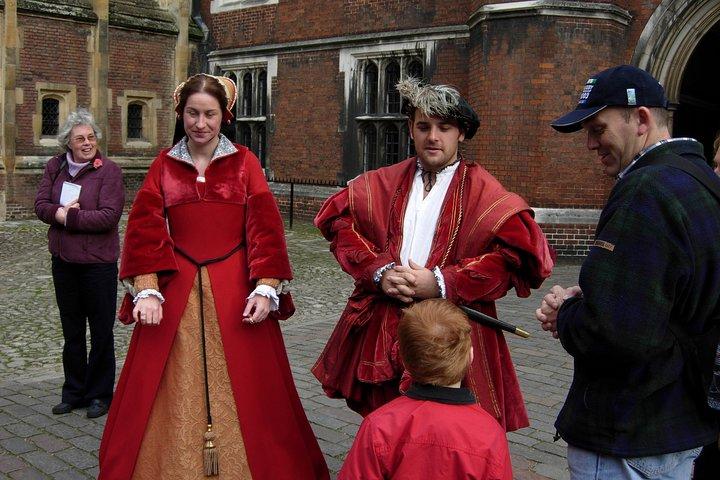 Hampton court palace private tour from London