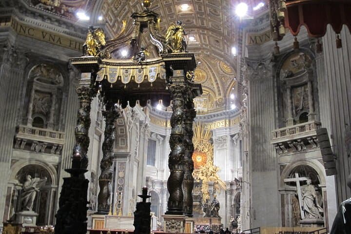 St Peter’s Basilica & Square Guided Tour in 4 Languages