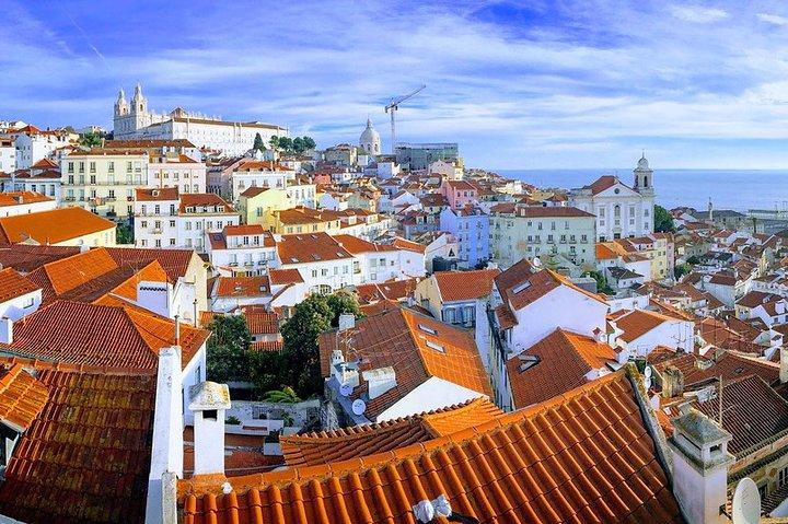 Private ONE WAY arrival OR departure transfer from/to Lisbon AIRPORT - CITY