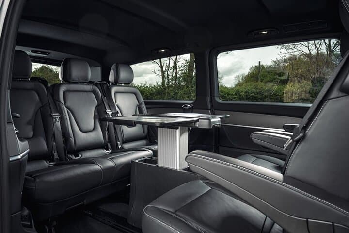 Private Transfer: Port of LYON to Lyon Airport LYS in Luxury Van
