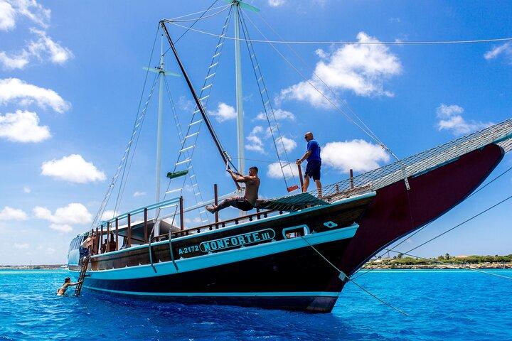 Luxury Lagoon Cruise with Onboard Chef and Signature Cocktails