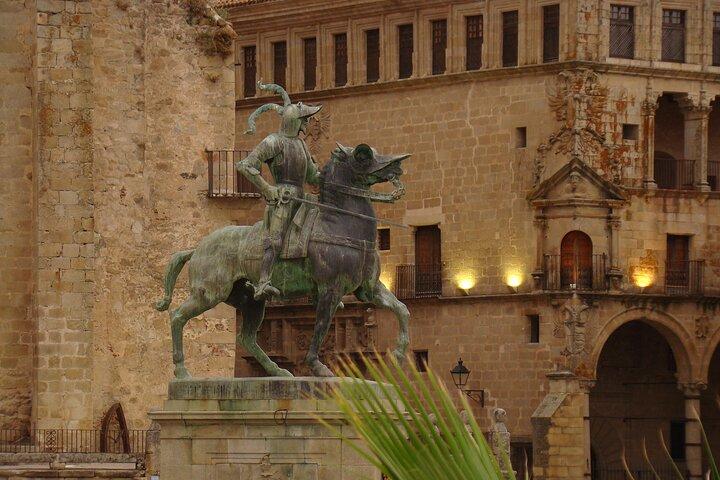 Guided tour in Trujillo at Sunset "El Collector de Atardeceres"