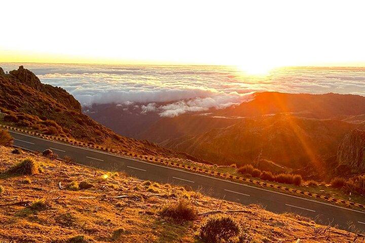 Sunrise Transfer To Pico Do Arieiro, Hike To Pico Ruivo & Return From Teixeira