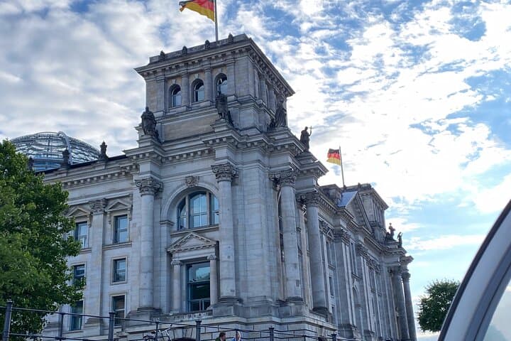 Berlin Capital 4-Course Sunset Dinner Cruise Including Drinks