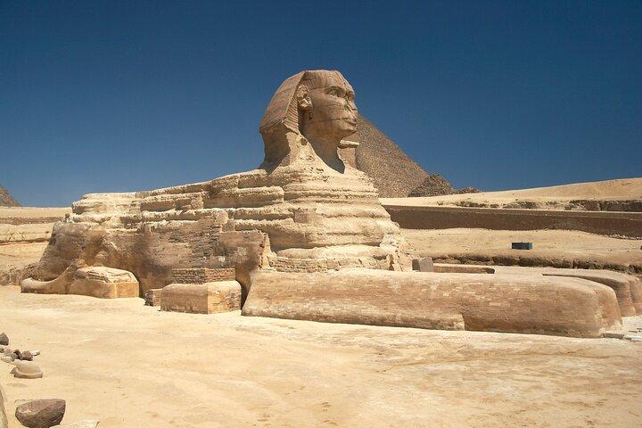 Layover tour to Giza pyramids & GEM museum included Lunch