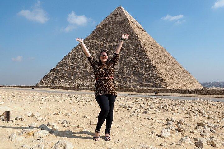 Layover tour to Giza pyramids & GEM museum included Lunch