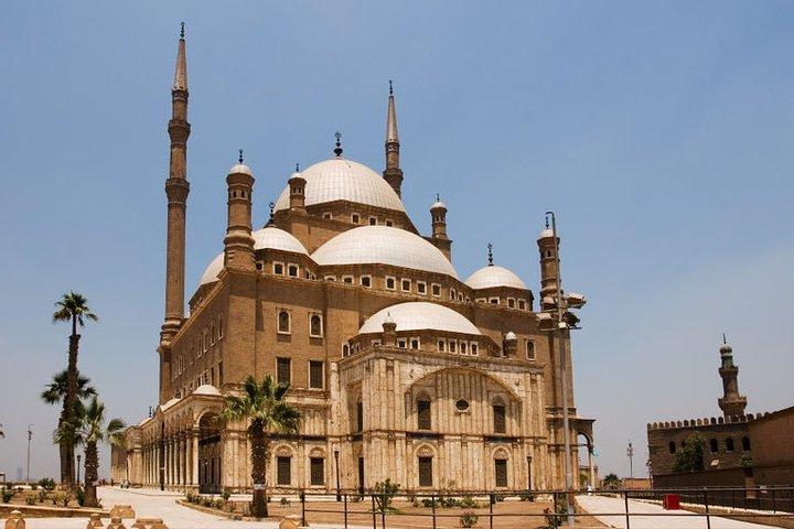 Giza Pyramids, Sphinx, Coptic Cairo and Islamic Cairo tour