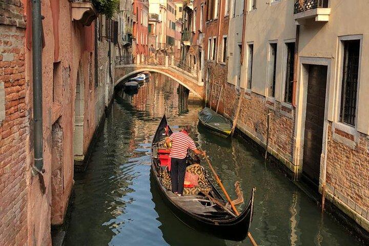 Venice: St. Mark's Square and Rialto with 30 minutes Gondola Ride