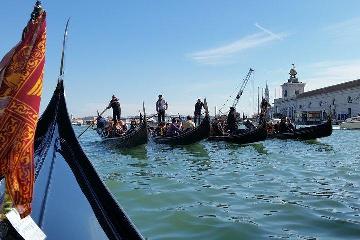 Venice: St. Mark's Square and Rialto with 30 minutes Gondola Ride